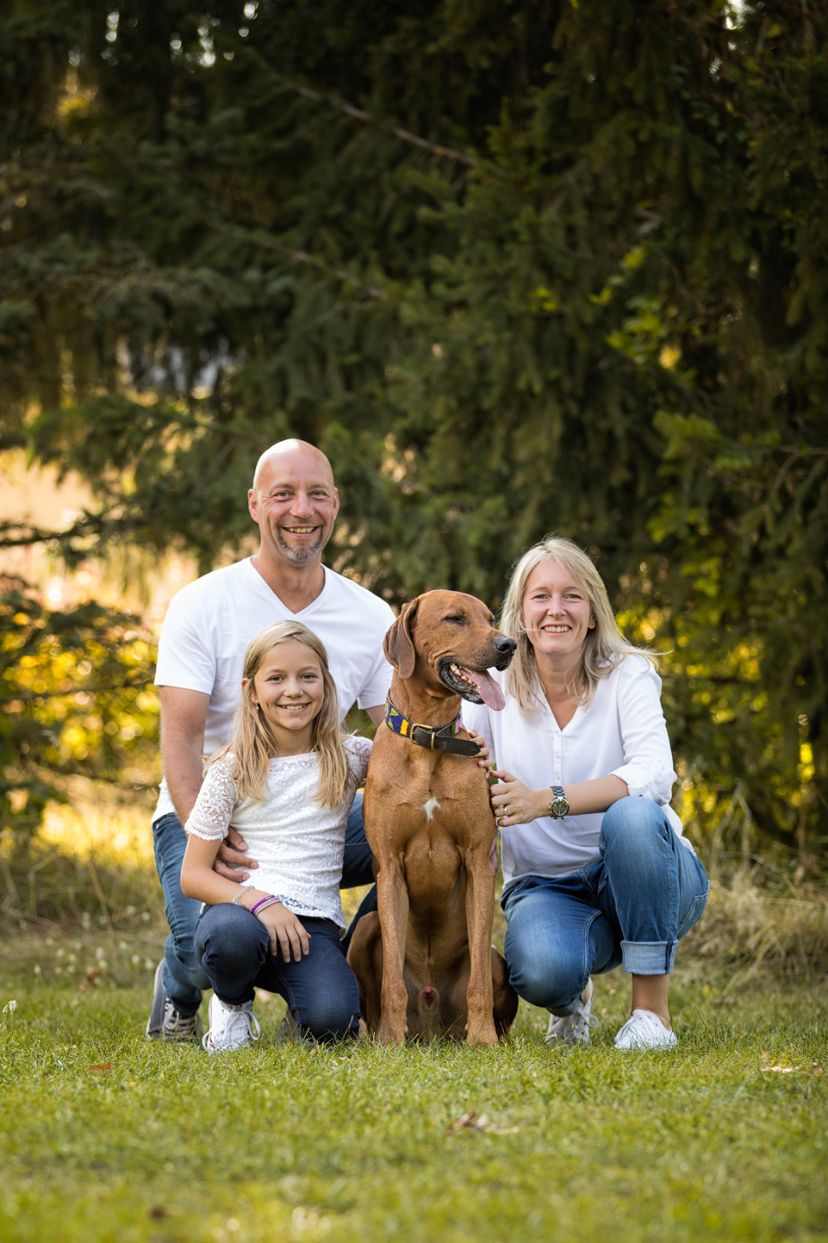 Familienfoto mit Hund