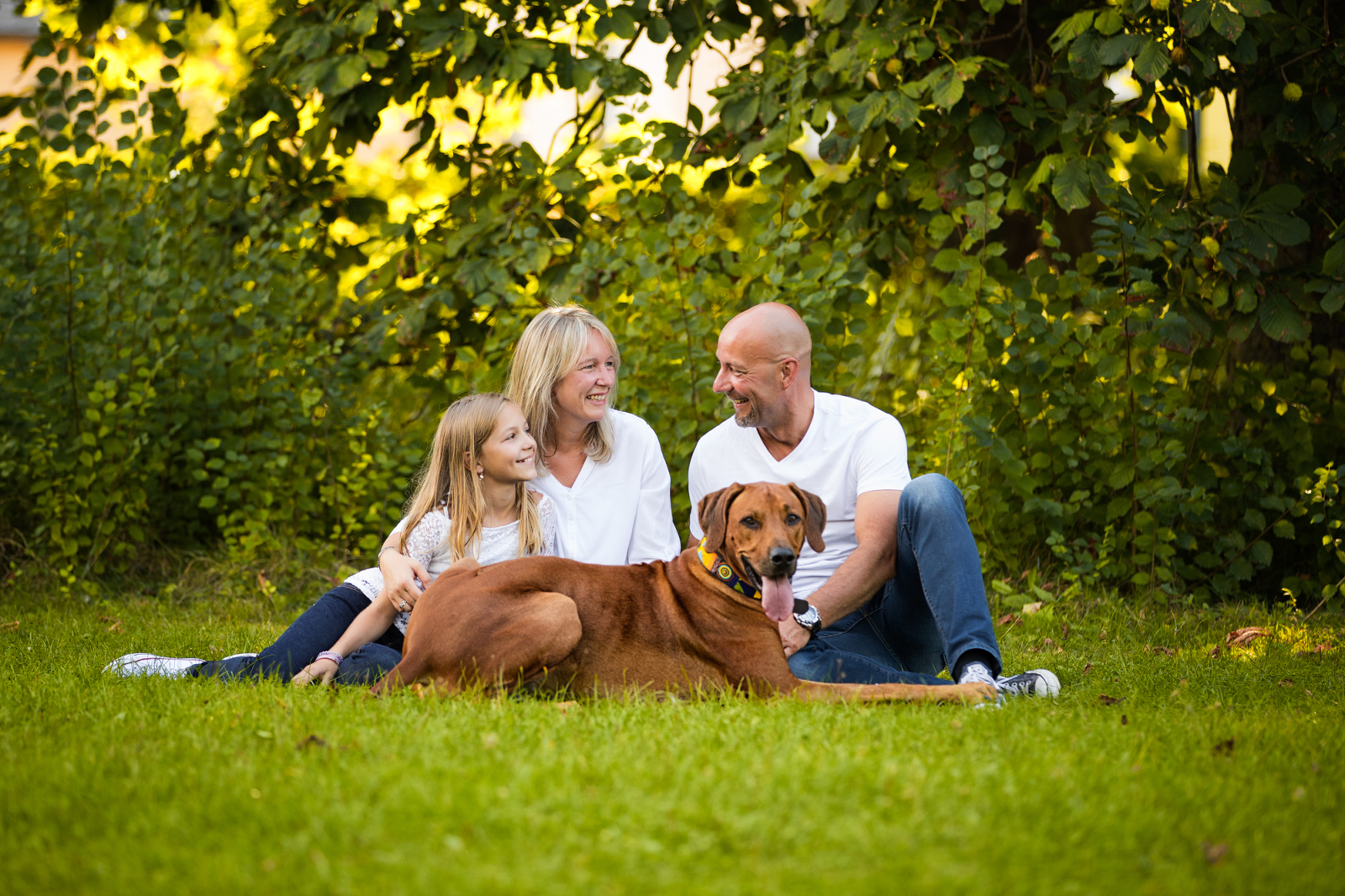 Familie mit Hund in Rosport