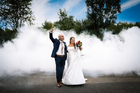 Hochzeitsfotograf Trier Bitburg Luxemburg witzige Hochzeitsbilder Mustang Burnout